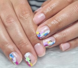 Manicura con esmalte de gel