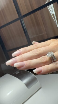 EMMA DILLON - recubrimiento BIAB natural