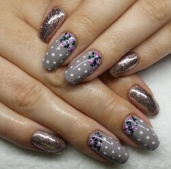 Manicura con esmalte de gel