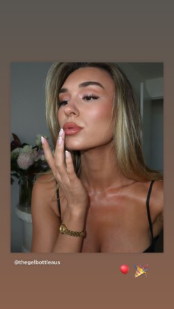 SHANI GRIMMOND - Manicura francesa