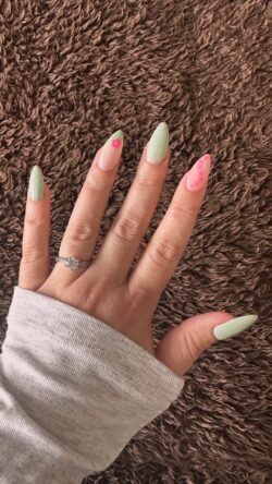 First attempt at some nail art!💅🏽✨