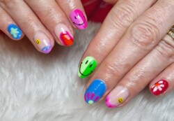 Manicura con esmalte de gel